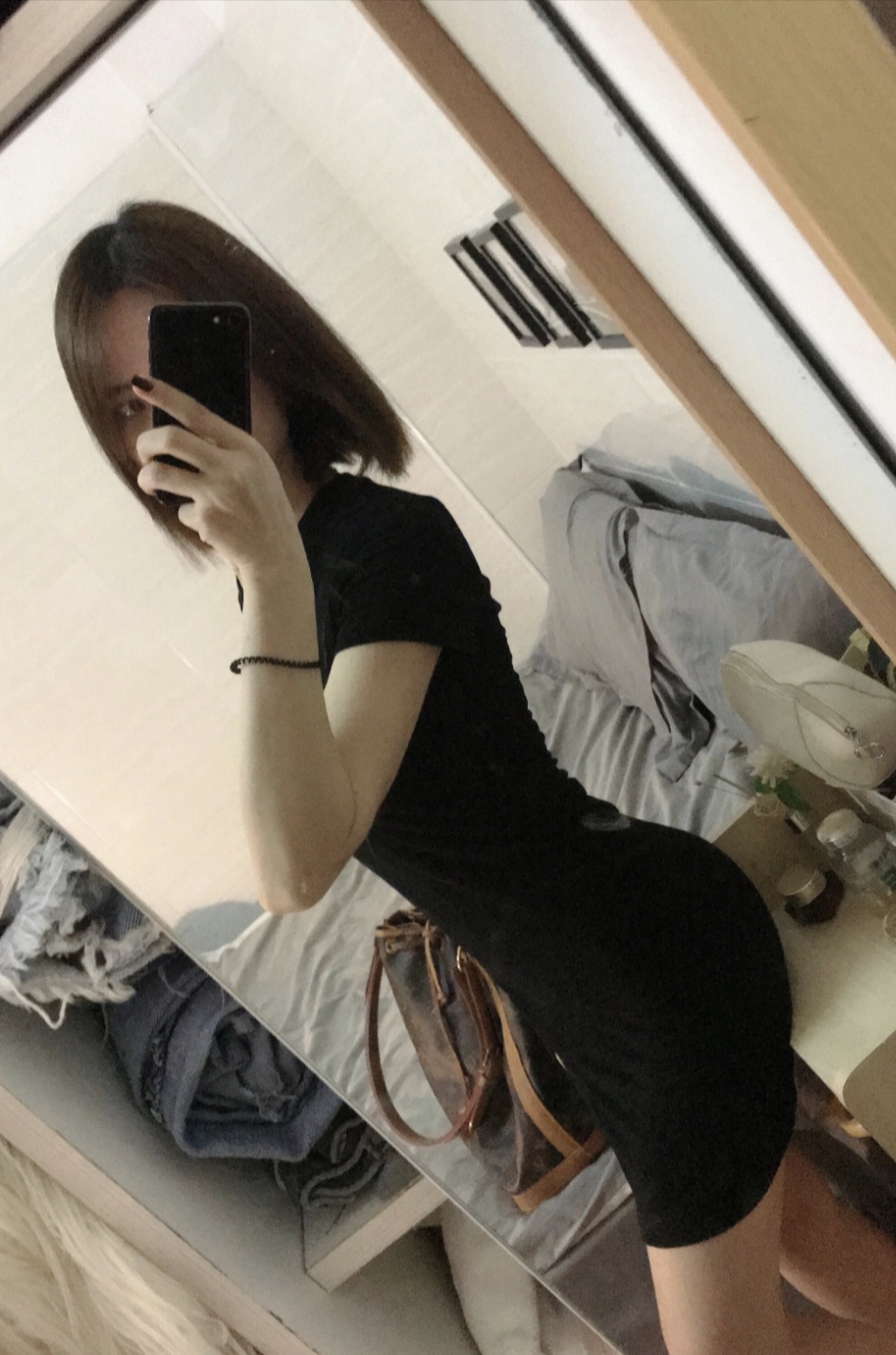 胸大腿长，屁股翘，柔情多汁